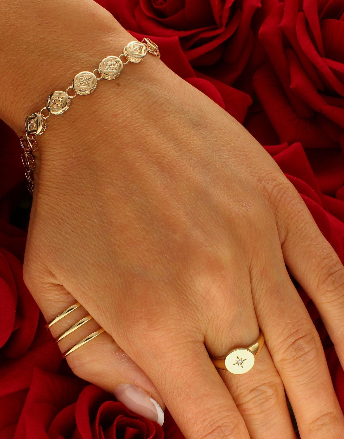 Złota bransoletka damska 375 ażurowe kółeczka BR 5276A 375. Złota bransoletka damska. Damska bransoletka złota próby 375. Bransoletka złota idealna na prezent dla kobiety.  (2).jpg